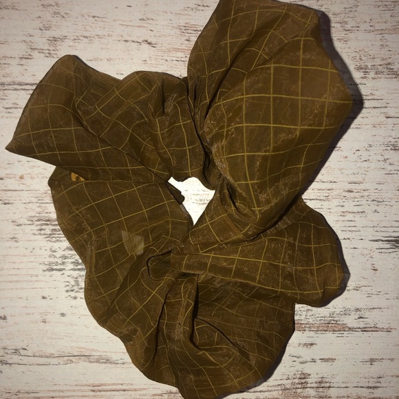 NWOT LULULEMON OVERSIZED SCRUNCHIE🤎🍋 - Picture 3 of 5